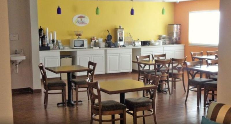 فندق Super 8 By Wyndham Shenandoah المظهر الخارجي الصورة